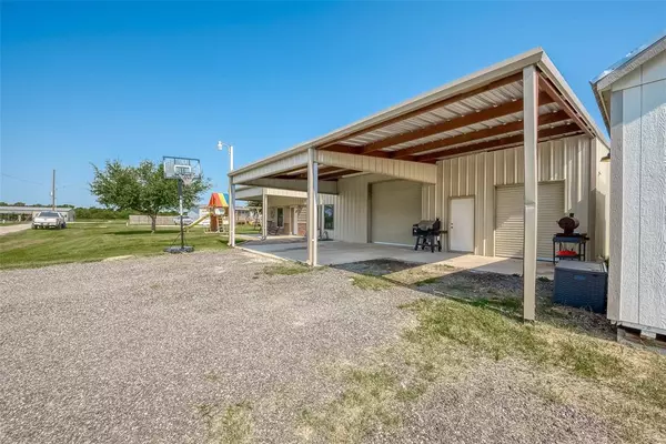 Navasota, TX 77868,9231 County Road 420