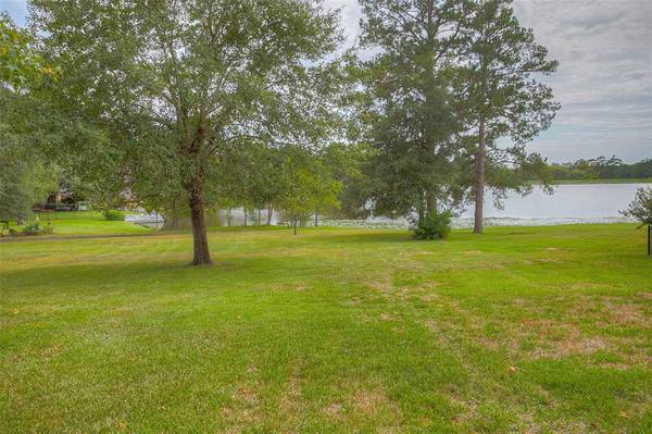 32 Pebble Beach LN, Huntsville, TX 77340