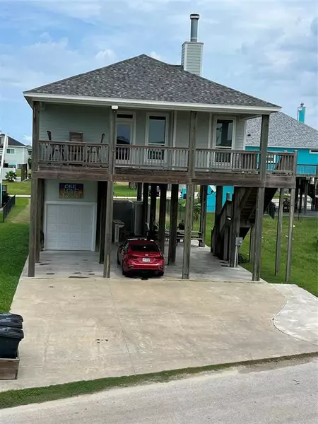 982 Driftwood DR, Crystal Beach, TX 77650