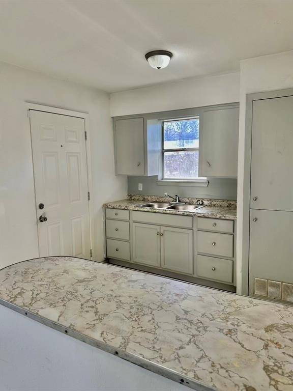 Houston, TX 77009,404 James ST