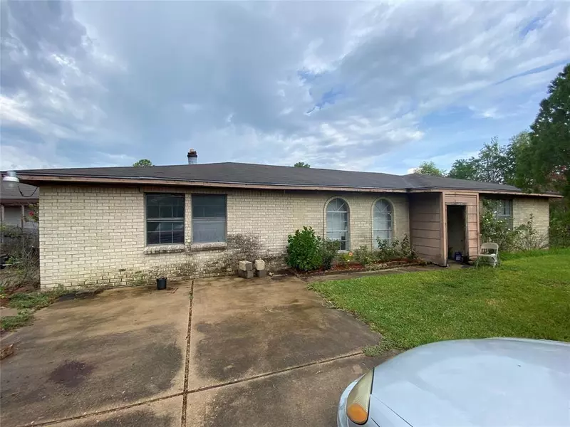 1905 County Road 235, Alvin, TX 77511