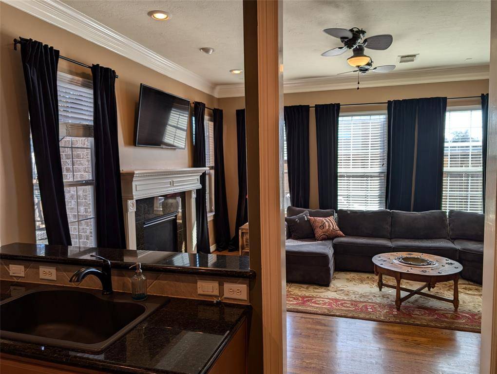 Houston, TX 77042,3215 Holly Shores DR