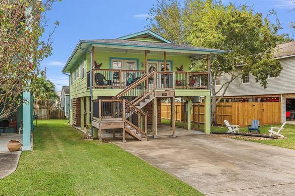 714 Oak RD,  Clear Lake Shores,  TX 77565