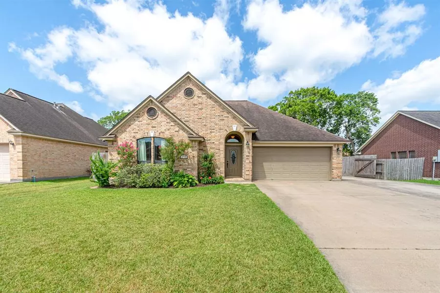 113 Corkwood ST, Lake Jackson, TX 77566