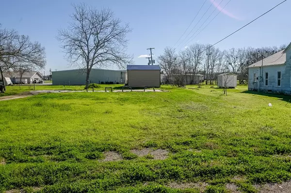 507 S St Andrews ST, Weimar, TX 78962