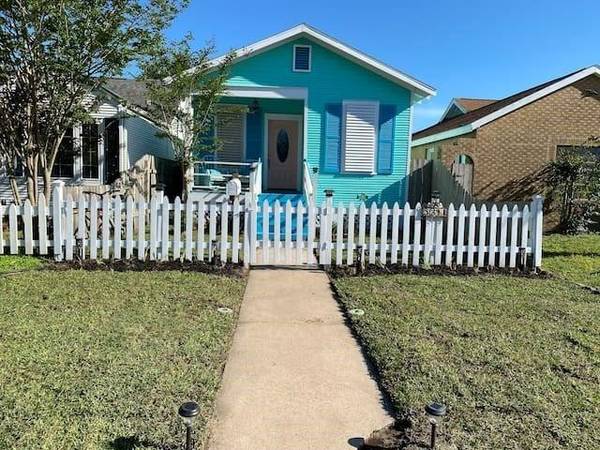 5211 Avenue Q, Galveston, TX 77551