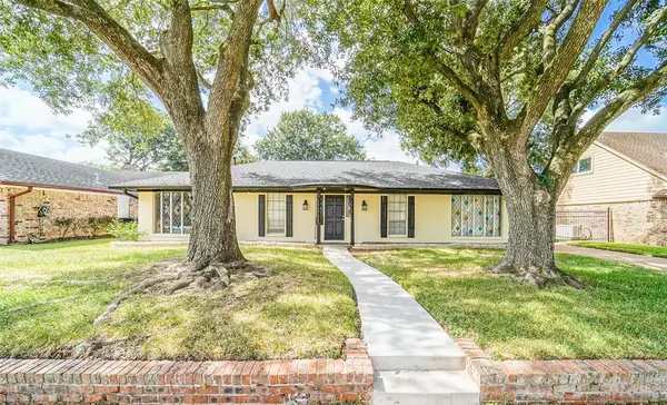 8206 Garden Parks DR, Houston, TX 77075