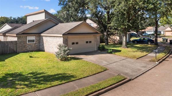 2122 Highland Hills DR, Sugar Land, TX 77478