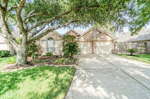 2310 Fairway Pointe DR, League City, TX 77573