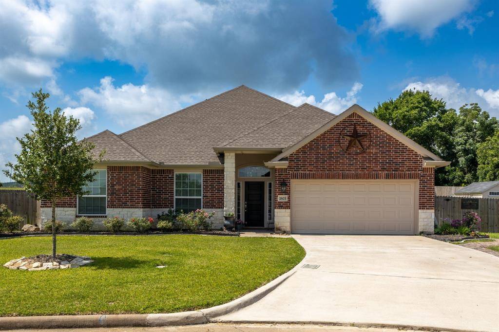 1803 Twin Oaks CIR, Brenham, TX 77833