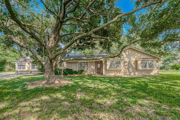 11003 Needville Fairchilds RD, Needville, TX 77461