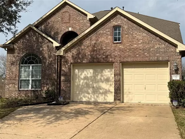 13013 Fair Breeze LN, Pearland, TX 77584