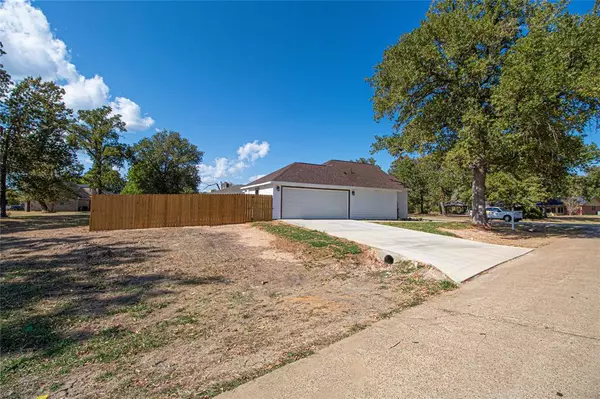 Livingston, TX 77351,276 Carol Crest LN