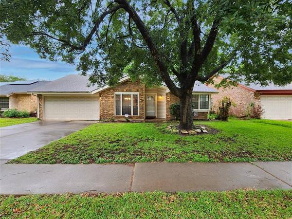 14302 Whitecross Dr DR, Houston, TX 77083