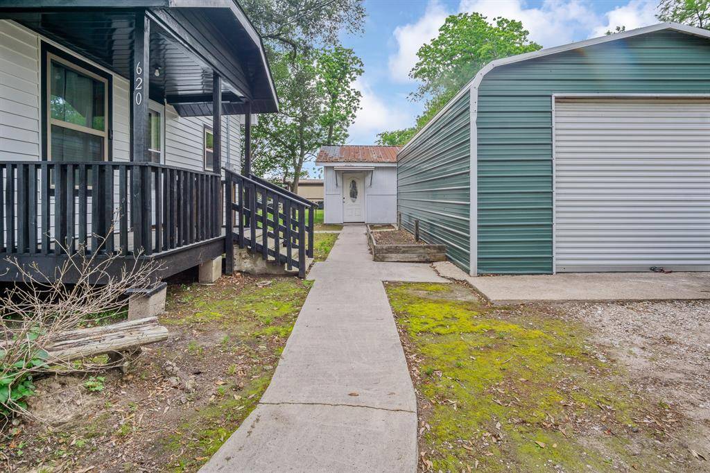 Winnie, TX 77665,620 1st ST