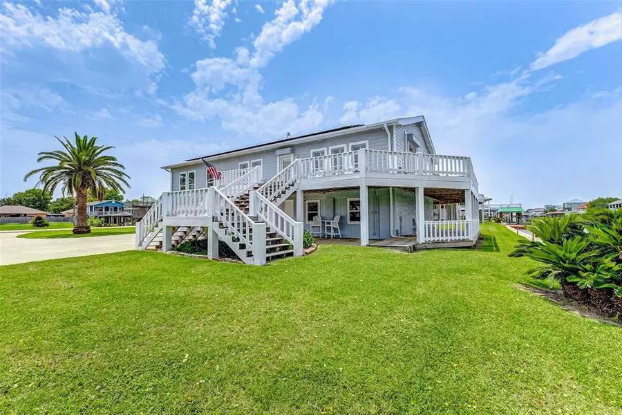 1100 Waterways DR, Crystal Beach, TX 77650