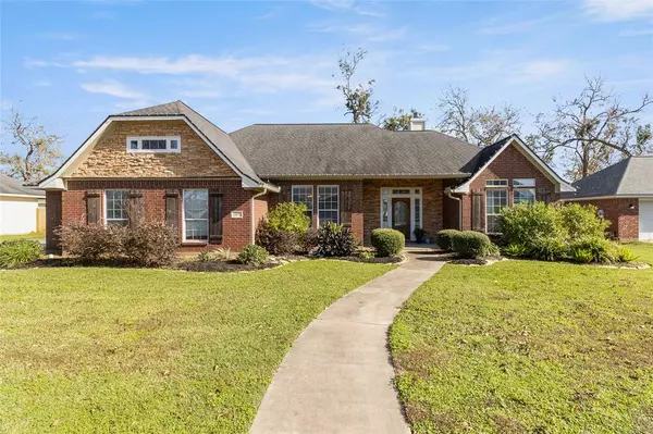 307 Williamsburg AVE, Clute, TX 77531