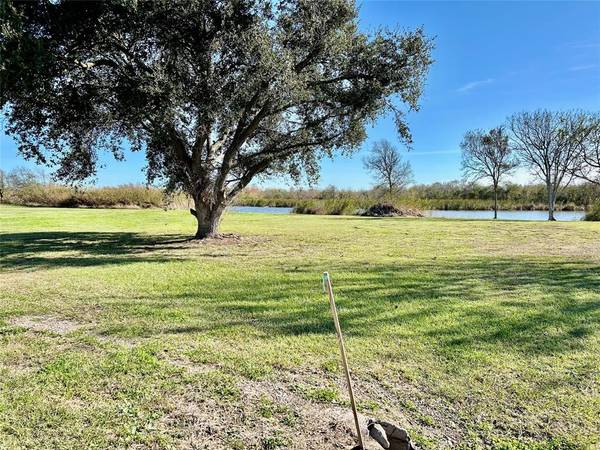 1811 Duncan DR, Oyster Creek, TX 77541