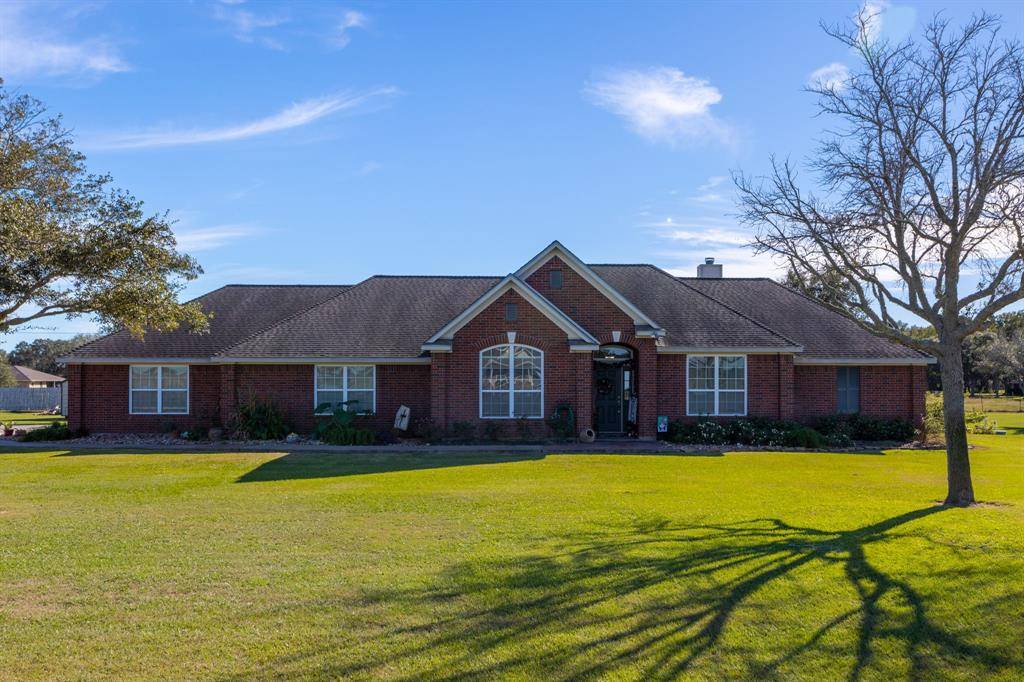 715 County Road 346, El Campo, TX 77437