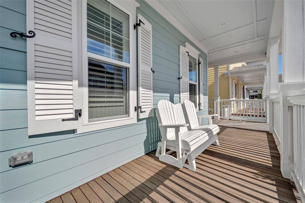 4 Caravelle CT, Galveston, TX 77554