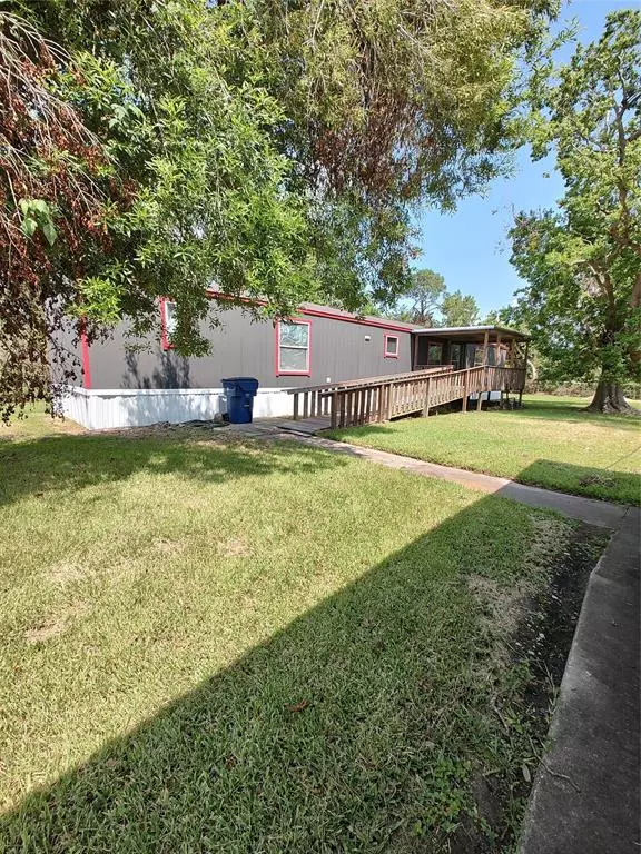 230 Cotton ST, Jones Creek, TX 77541