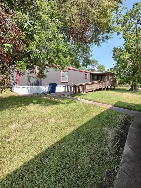 230 Cotton ST, Jones Creek, TX 77541