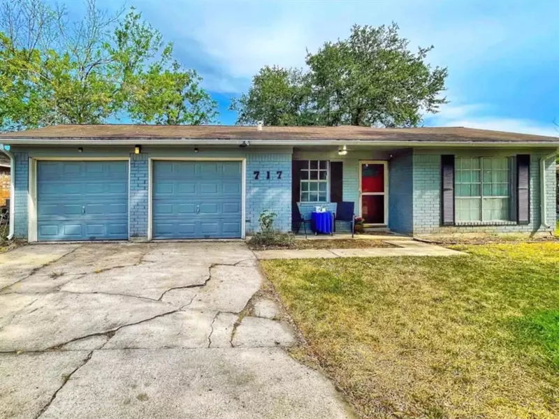 717 Circle WAY, Alvin, TX 77511