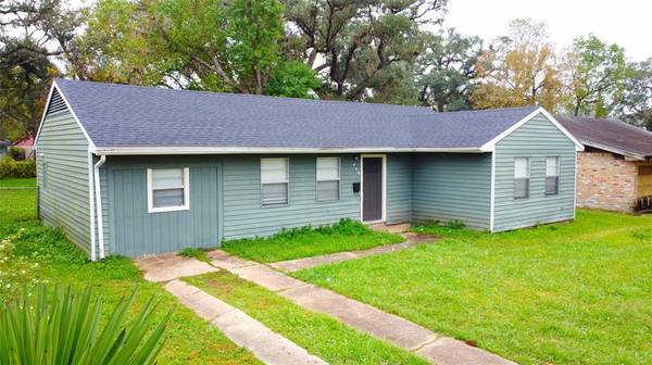 468 Huisache ST, Lake Jackson, TX 77566