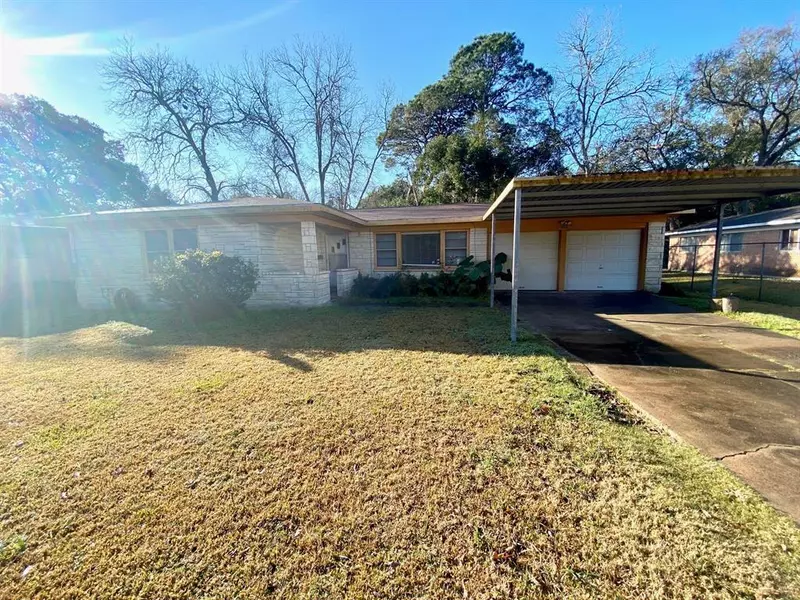 7909 Burgess RD, Hitchcock, TX 77563