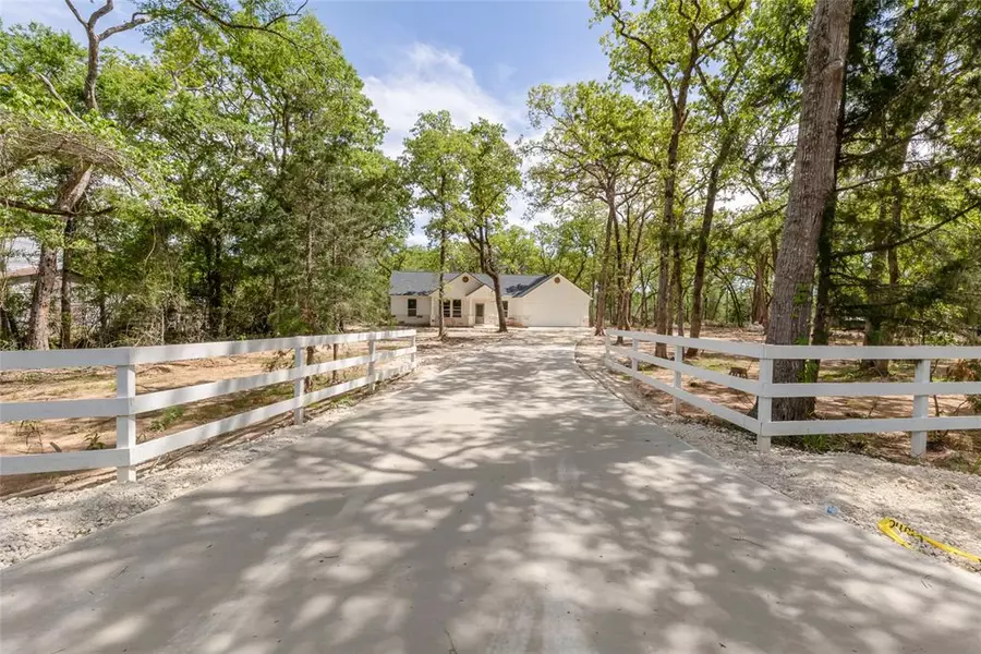 11479 Woody LN, Bryan, TX 77807