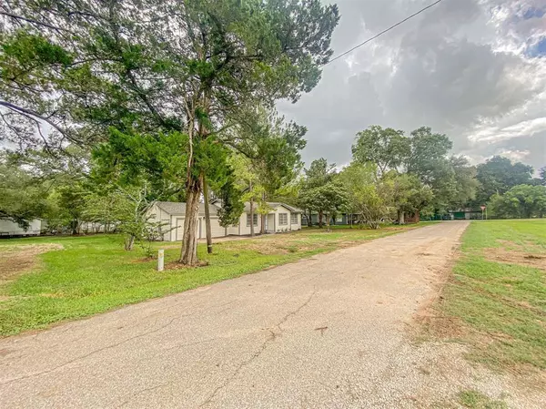 Damon, TX 77430,3815 Commerce ST