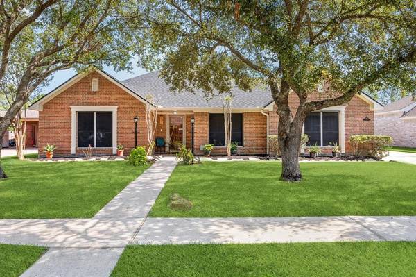 110 Meadow Gate DR, League City, TX 77573