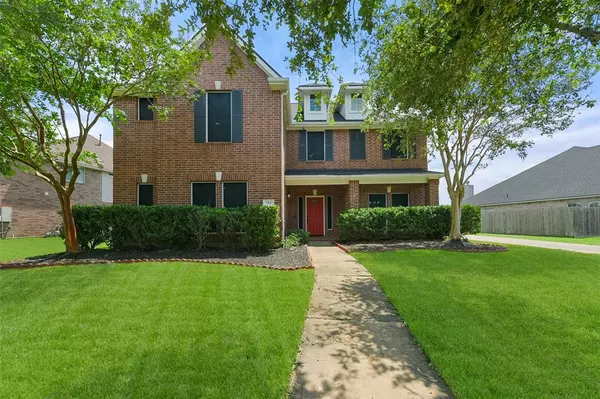 713 Falcon Lake DR, Friendswood, TX 77546