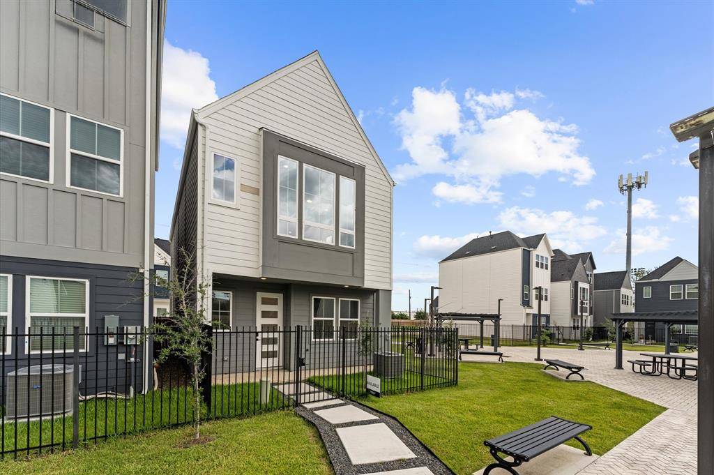 8305 Springwood Creek LN, Houston, TX 77055