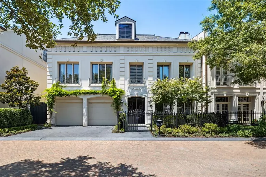 10 Eaton SQ, Houston, TX 77027