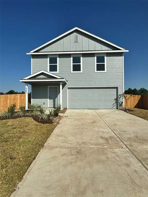 1905 Alamo DR, Angleton, TX 77515