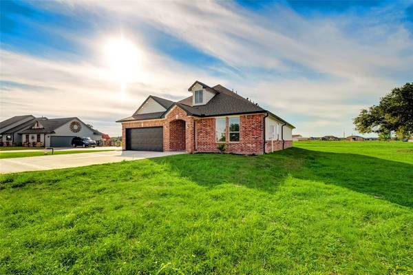 1428 Palomino TRL, Angleton, TX 77515