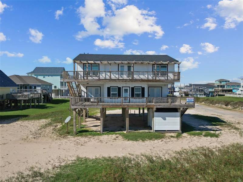 125 Driftwood CT, Surfside Beach, TX 77541