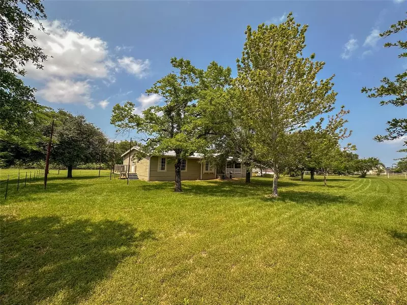 13338 CR 355, Buffalo, TX 75831