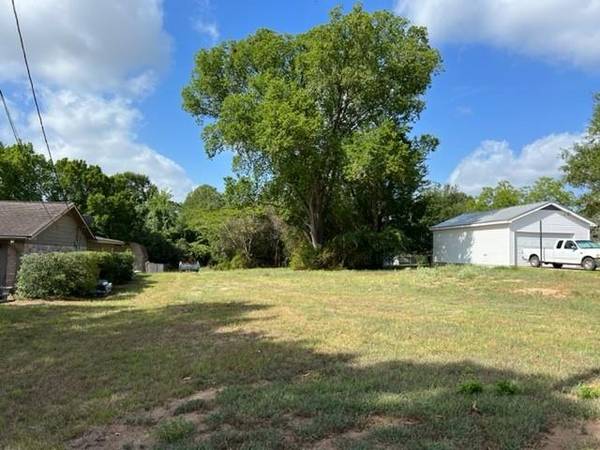 211 E Chatham ST, Bellville, TX 77418