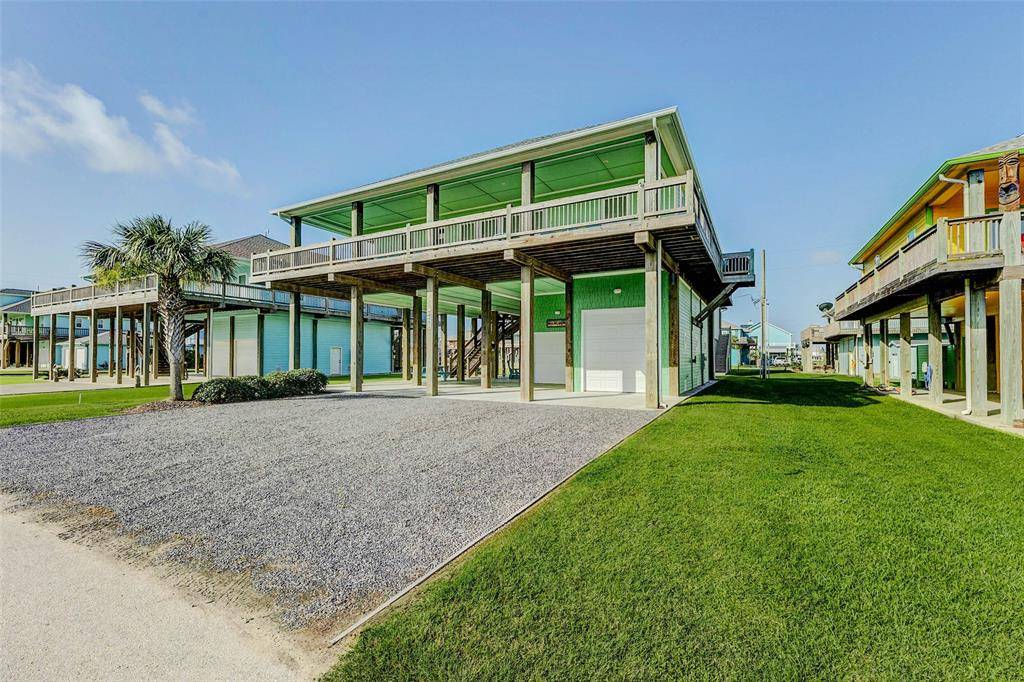 951 Kenlyn DR, Port Bolivar, TX 77650