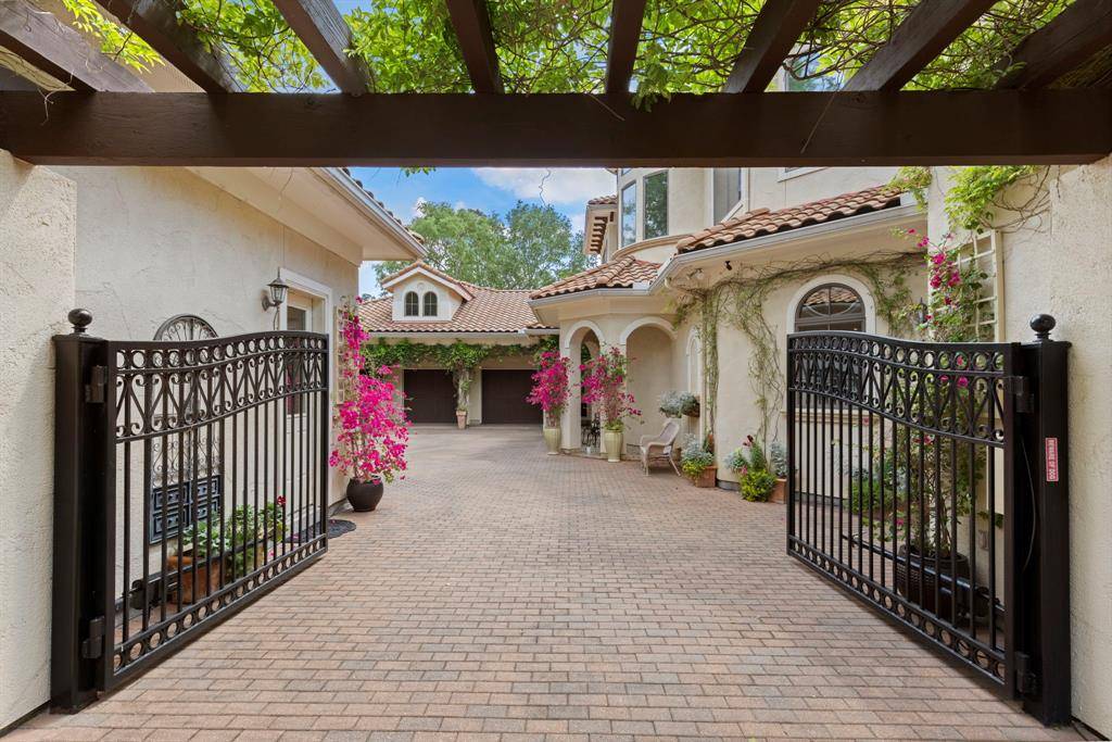The Woodlands, TX 77382,18 S Gary Glen CIR