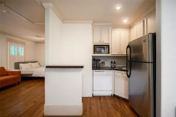 Houston, TX 77008,842 W 22nd Street - Garage Apartment Only