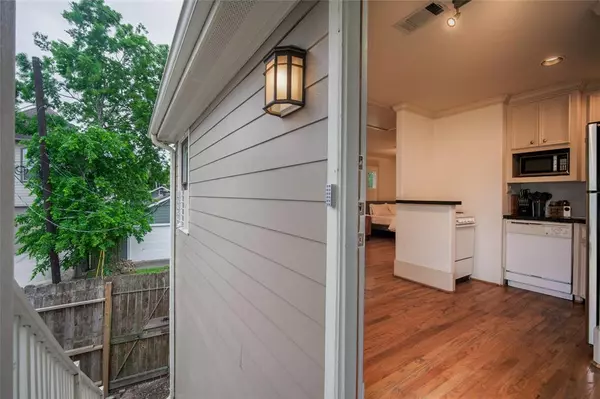 Houston, TX 77008,842 W 22nd Street - Garage Apartment Only