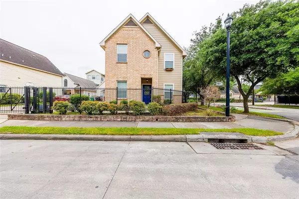 1400 Dennis ST, Houston, TX 77004