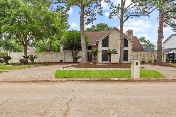 2411 Golfcrest DR, Pearland, TX 77581