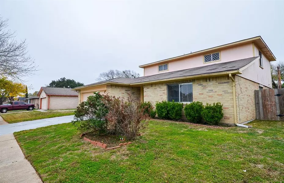 10311 Old Towne LN, Sugar Land, TX 77498