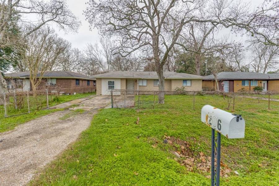 206 Prune ST, La Marque, TX 77568