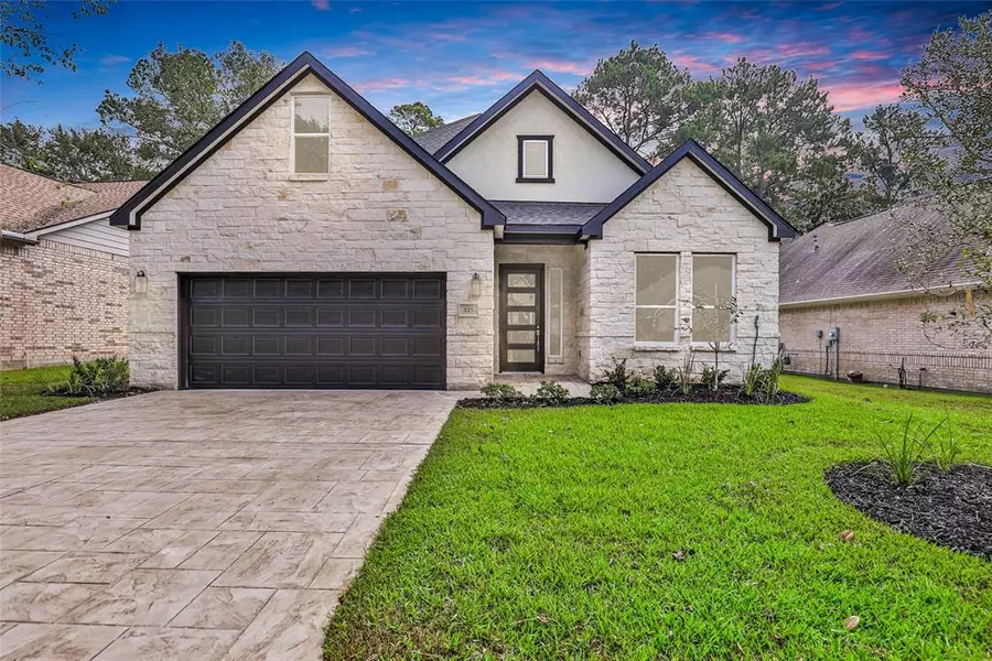 325 Creekwood W, Montgomery, TX 77356