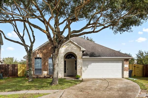 412 Sandstone Creek LN, Dickinson, TX 77539